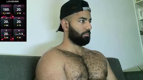 Snapshot of roa32sebas chatting on January 2025 07:03:01 PM SebasRoa online show from January 2025 07:03:01 PM