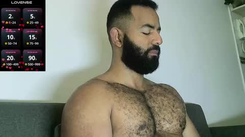 Snapshot of roa32sebas chatting on March 2025 02:29:02 PM SebasRoa online show from March 2025 02:29:02 PM