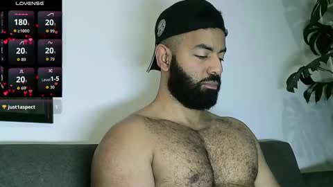 Snapshot of roa32sebas chatting on October 2025 03:30:01 PM SebasRoa online show from October 2025 03:30:01 PM