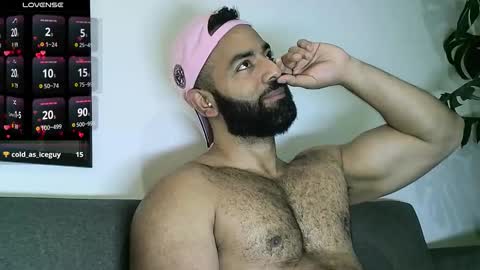 Snapshot of roa32sebas chatting on October 2025 05:44:02 PM SebasRoa online show from October 2025 05:44:02 PM