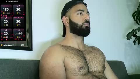 Snapshot of roa32sebas chatting on October 2025 05:35:01 PM SebasRoa online show from October 2025 05:35:01 PM