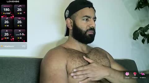 Snapshot of roa32sebas chatting on November 2025 04:16:02 PM SebasRoa online show from November 2025 04:16:02 PM