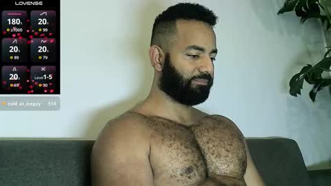 Snapshot of roa32sebas chatting on December 2025 05:53:02 PM SebasRoa online show from December 2025 05:53:02 PM