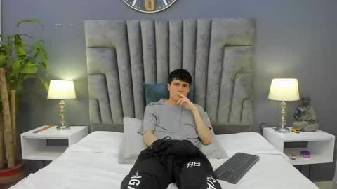 Roan Birkin online show from February 2025 08:25:01 PM