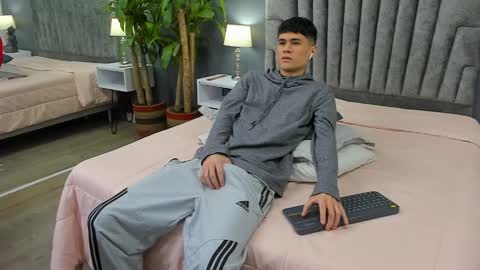 Roan Birkin online show from February 2025 07:38:01 PM