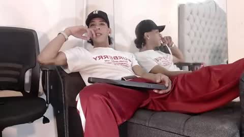 robert_kingg online show from May 2026 07:10:01 PM
