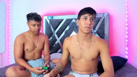 Robert Miller And Mael Thompson  online show from January 2025 05:01:02 AM