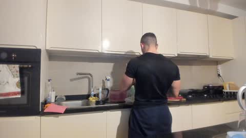 Snapshot of roberto4ever chatting on December 2024 04:39:02 PM roberto4ever online show from December 2024 04:39:02 PM