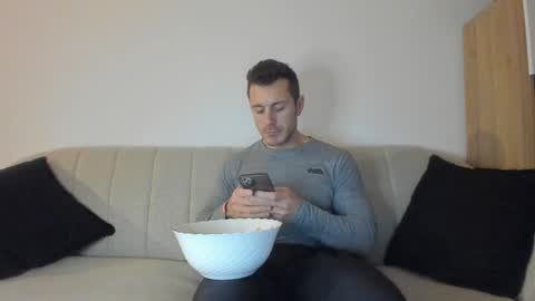 Snapshot of roberto4ever chatting on December 2024 03:45:02 PM roberto4ever online show from December 2024 03:45:02 PM