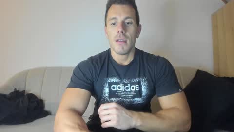 Snapshot of roberto4ever chatting on January 2025 03:01:02 PM roberto4ever online show from January 2025 03:01:02 PM