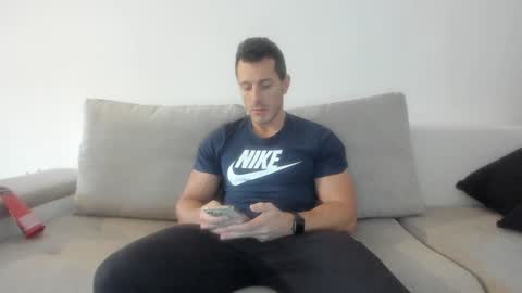 Snapshot of roberto4ever chatting on January 2025 01:26:01 PM roberto4ever online show from January 2025 01:26:01 PM