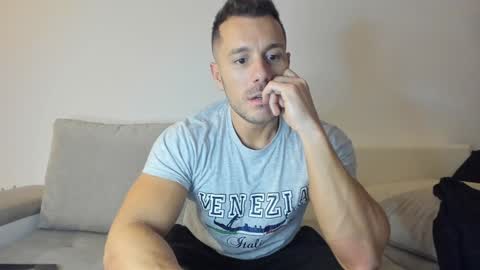 Snapshot of roberto4ever chatting on January 2025 06:15:01 PM roberto4ever online show from January 2025 06:15:01 PM