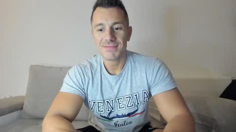 Snapshot of roberto4ever chatting on January 2025 06:42:01 AM roberto4ever online show from January 2025 06:42:01 AM