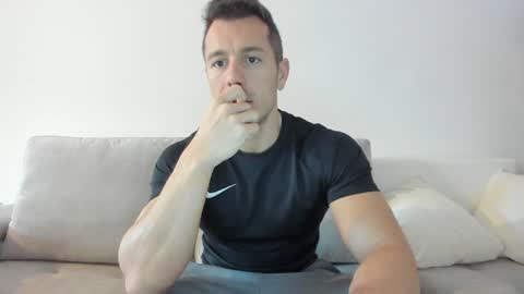 Snapshot of roberto4ever chatting on January 2025 07:15:01 AM roberto4ever online show from January 2025 07:15:01 AM