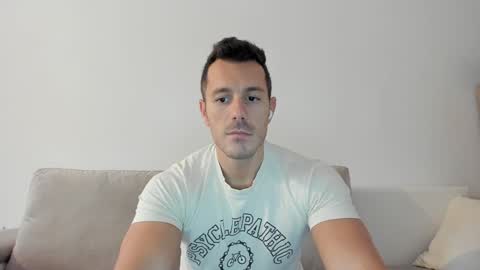 Snapshot of roberto4ever chatting on January 2025 07:04:02 AM roberto4ever online show from January 2025 07:04:02 AM