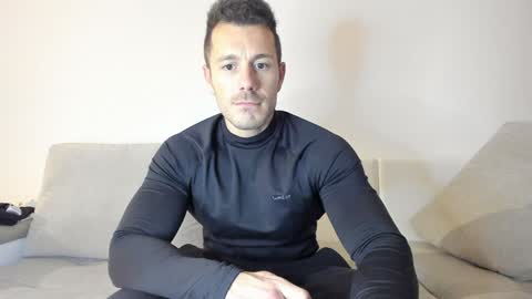 Snapshot of roberto4ever chatting on January 2025 06:20:02 PM roberto4ever online show from January 2025 06:20:02 PM