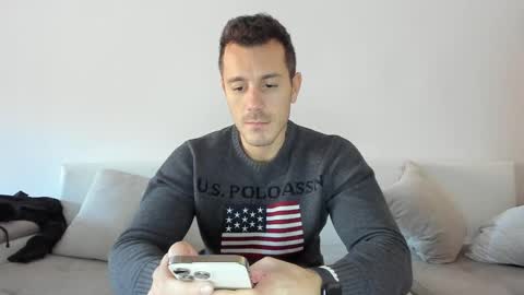 Snapshot of roberto4ever chatting on February 2025 01:55:01 PM roberto4ever online show from February 2025 01:55:01 PM