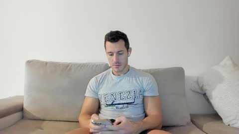 Snapshot of roberto4ever chatting on February 2025 07:38:02 AM roberto4ever online show from February 2025 07:38:02 AM