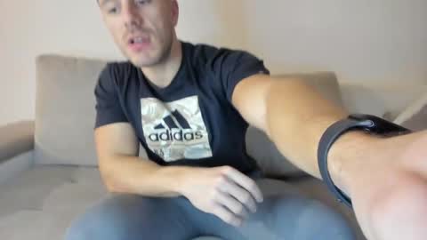 Snapshot of roberto4ever chatting on February 2025 04:59:02 PM roberto4ever online show from February 2025 04:59:02 PM