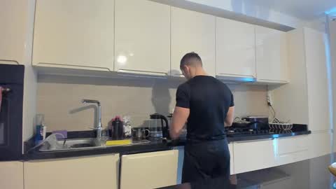 Snapshot of roberto4ever chatting on February 2025 06:16:02 AM roberto4ever online show from February 2025 06:16:02 AM