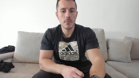 Snapshot of roberto4ever chatting on February 2025 12:45:02 PM roberto4ever online show from February 2025 12:45:02 PM