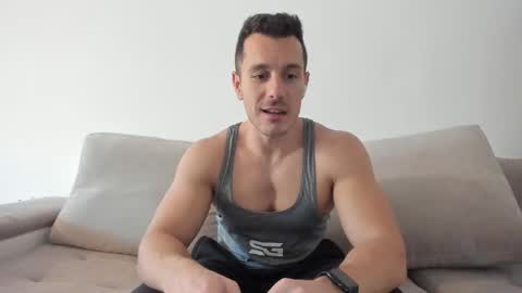 Snapshot of roberto4ever chatting on February 2025 01:07:01 PM roberto4ever online show from February 2025 01:07:01 PM