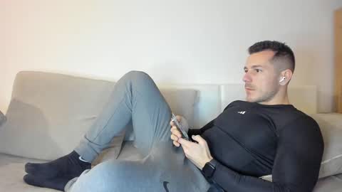 Snapshot of roberto4ever chatting on March 2025 04:33:02 PM roberto4ever online show from March 2025 04:33:02 PM