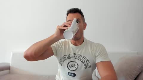 Snapshot of roberto4ever chatting on September 2025 11:10:01 AM roberto4ever online show from September 2025 11:10:01 AM