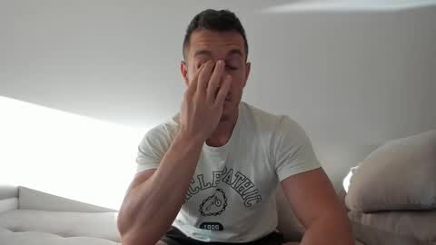 Snapshot of roberto4ever chatting on September 2025 05:06:02 AM roberto4ever online show from September 2025 05:06:02 AM