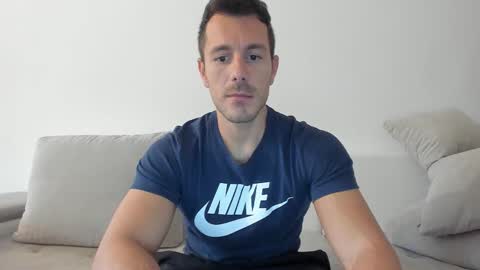 Snapshot of roberto4ever chatting on September 2025 02:11:02 PM roberto4ever online show from September 2025 02:11:02 PM