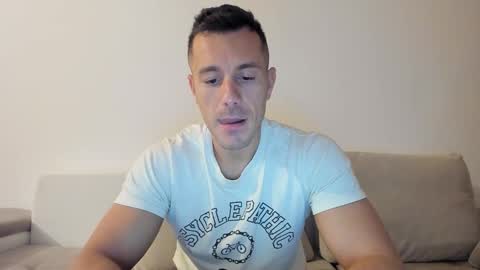 Snapshot of roberto4ever chatting on September 2025 03:44:01 AM roberto4ever online show from September 2025 03:44:01 AM