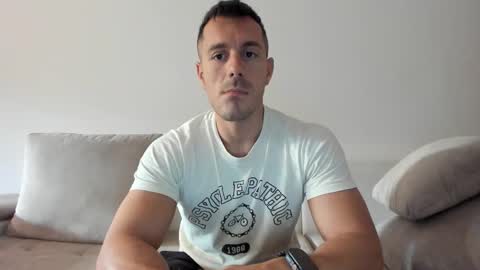 Snapshot of roberto4ever chatting on October 2025 05:02:02 AM roberto4ever online show from October 2025 05:02:02 AM