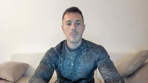 Snapshot of roberto4ever chatting on October 2025 02:46:02 PM roberto4ever online show from October 2025 02:46:02 PM