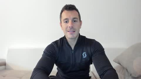 Snapshot of roberto4ever chatting on October 2025 11:10:01 AM roberto4ever online show from October 2025 11:10:01 AM