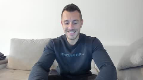 Snapshot of roberto4ever chatting on October 2025 01:29:01 PM roberto4ever online show from October 2025 01:29:01 PM