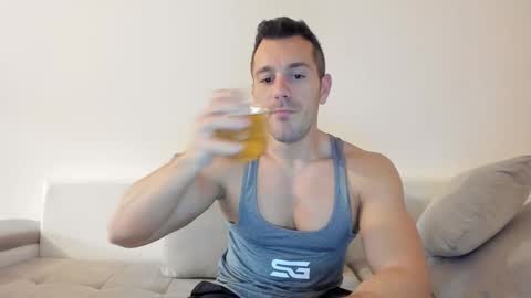 Snapshot of roberto4ever chatting on October 2025 04:58:01 AM roberto4ever online show from October 2025 04:58:01 AM