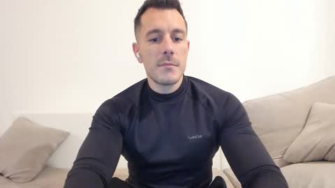 roberto4ever online show from November 2025 04:31:02 PM