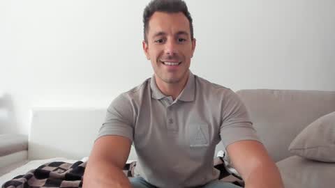 roberto4ever online show from June 2026 10:07:02 AM