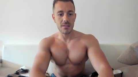 roberto4ever online show from June 2026 04:12:01 AM