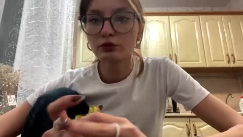 Snapshot of robynsentinella chatting on November 2025 08:47:01 AM robynsentinella online show from November 2025 08:47:01 AM