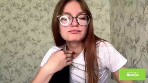 Snapshot of robynsentinella chatting on December 2025 12:04:01 AM robynsentinella online show from December 2025 12:04:01 AM