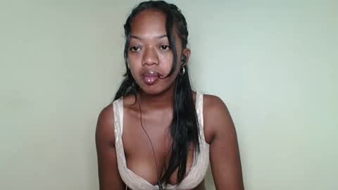 rochellinah online show from May 2026 07:27:02 AM
