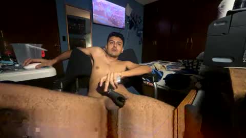 Snapshot of rockdrigo31 chatting on November 2025 06:18:02 AM rockdrigo31 online show from November 2025 06:18:02 AM