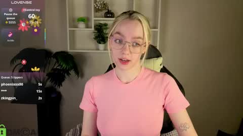 Snapshot of rockett_bunny chatting on April 2026 01:26:01 AM Rockett online show from April 2026 01:26:01 AM