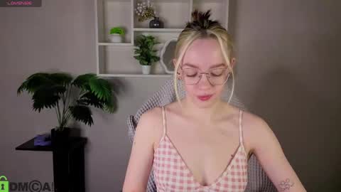 Snapshot of rockett_bunny chatting on May 2026 12:37:01 AM Rockett online show from May 2026 12:37:01 AM