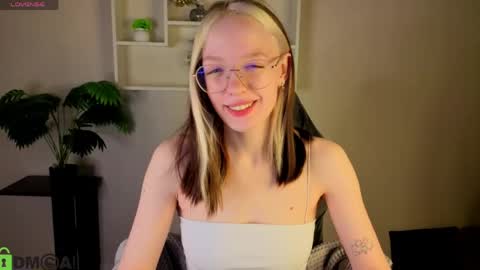Snapshot of rockett_bunny chatting on May 2026 12:38:01 AM Rockett online show from May 2026 12:38:01 AM