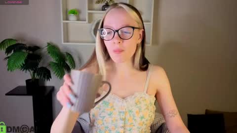 Snapshot of rockett_bunny chatting on May 2026 01:03:01 AM Rockett online show from May 2026 01:03:01 AM