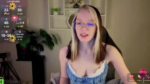 Snapshot of rockett_bunny chatting on May 2026 01:03:01 AM Rockett online show from May 2026 01:03:01 AM