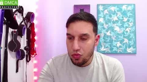 Thiago independent model online show from November 2025 07:30:02 PM