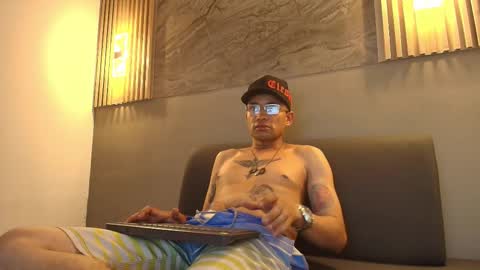 roger_flyn online show from December 2025 04:18:02 AM